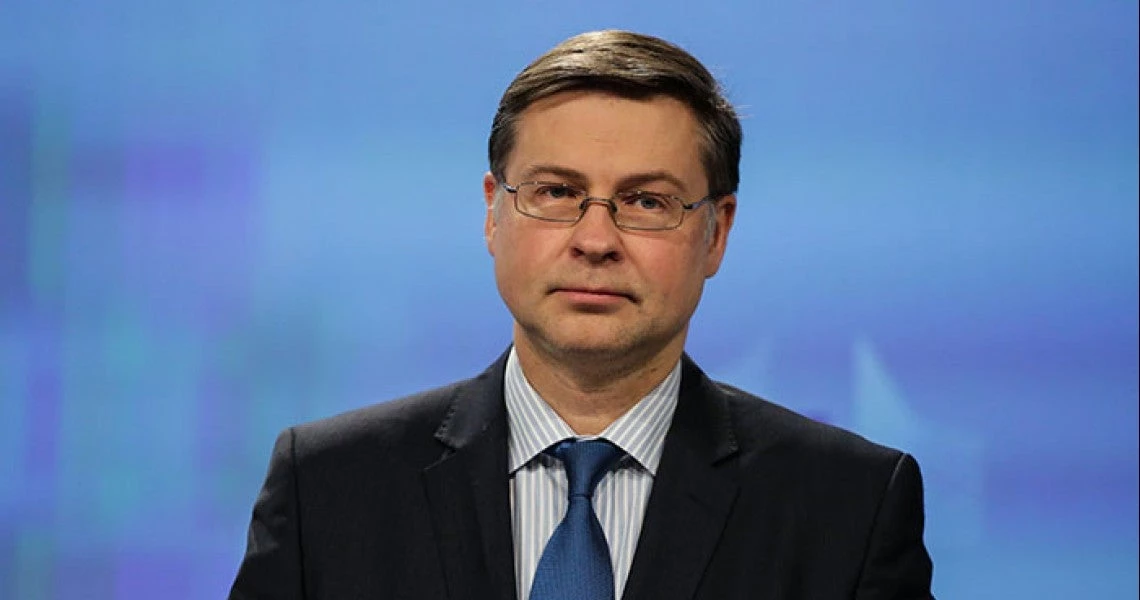 Ο Ντομπρόβσκις προειδοποιεί την Ιταλία να μειώσει το έλλειμμα